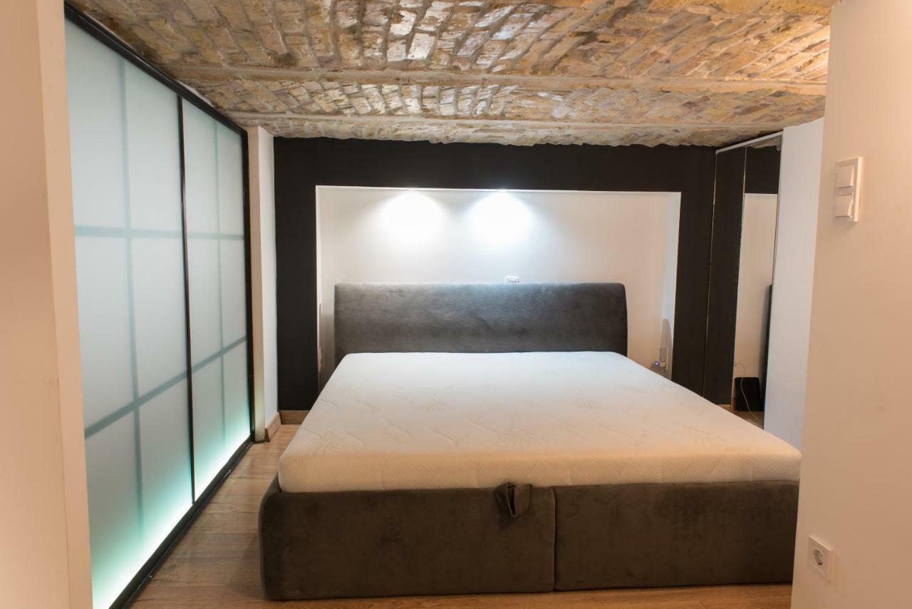 New Loft Style Appartman In The Heart Of The City Будапеща Екстериор снимка