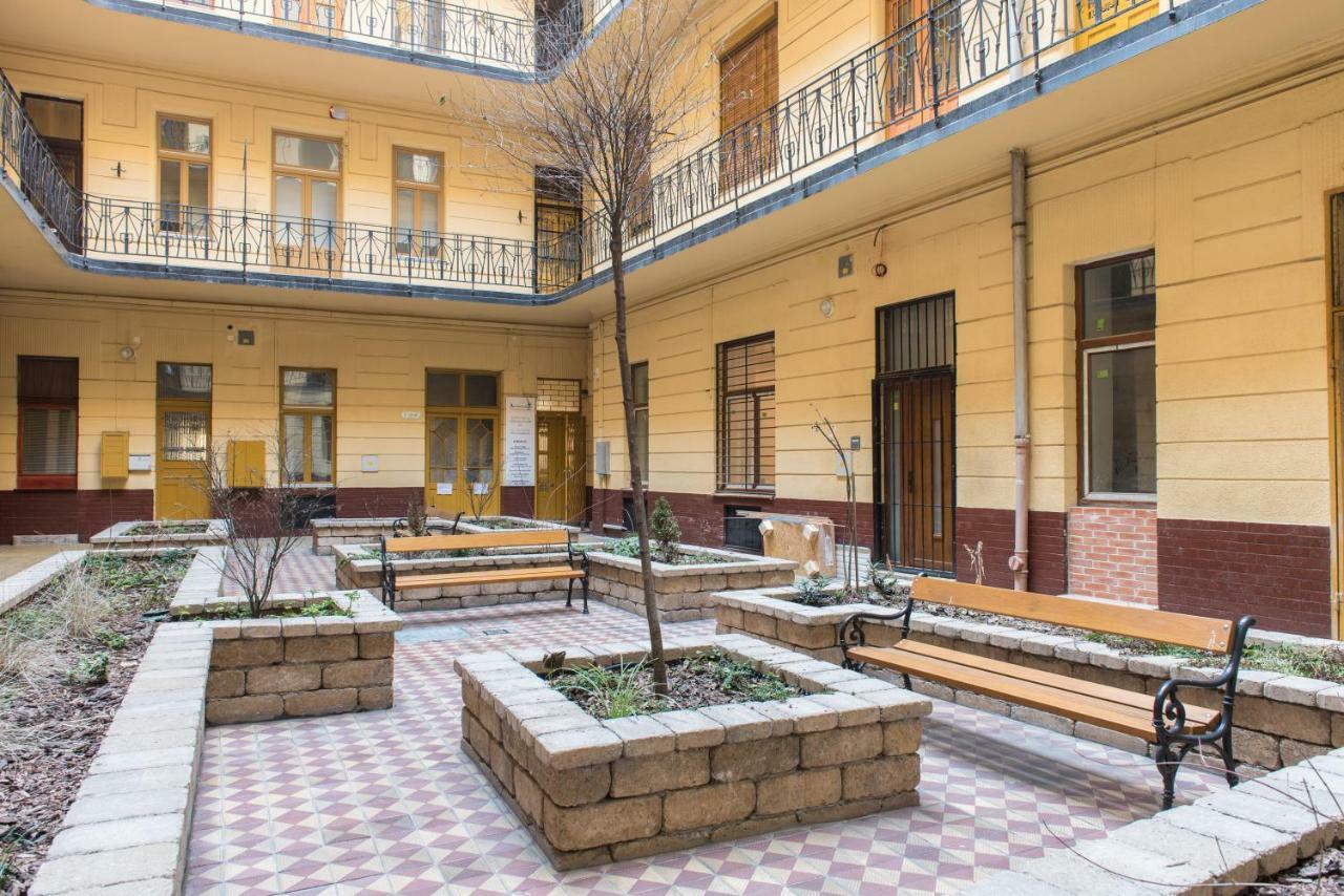New Loft Style Appartman In The Heart Of The City Будапеща Екстериор снимка